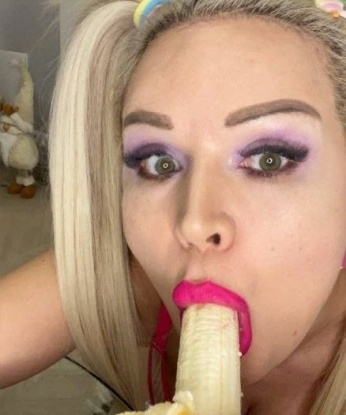 Я креативная леди, обладающая чувственностью и опытом. 🌟 Великолепное тело, завораживающий ум и неподдельная страсть ждут тебя в моих объятиях. Работаю в Москве, ведь именно здесь раскрываю свою истинную сущность. 🏙️ Мои услуги включают все твои сексуальные фантазии и желания. Я предлагаю незабываемые эротические массажи, уверенный минет и все, что твое сердце пожелает. ✨ Отзывы моих постоянных клиентов свидетельствуют об уникальности моего обслуживания. Если ты готов погрузиться в мир удовольствия и наслаждения, то смело свяжись со мной. Жду тебя, чтобы воплотить твои самые смелые фантазии. 🌈 😘 Фото проверено и актуально! 2081, 36 лет