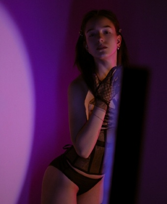 Со мной ты погрузишься в мир страсти и наслаждения. У меня много опыта и я открыта для твоих фантазий.
Я оказываю широкий спектр услуг, которые включают в себя классический и эротический массаж, глубокий оральный секс, страстные поцелуи и многое другое. Фото меня ты можешь найти на моей странице.
За мной остались только положительные отзывы, ты можешь прочитать их на моем профиле.
Живу я в самом сердце столицы, в Москве, где ты сможешь провести со мной незабываемое время. Разрешаю себе использовать эмоджи. Жду встречи с тобой! 💋🔥😈🌹🌃 2210, 22 года